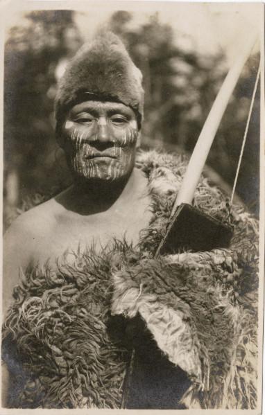 Martín Gusínde, Retrato de Ona en campamento de Lago Fagnano Martín Gusínde, Retrato de Ona en campamento de Lago Fagnano
