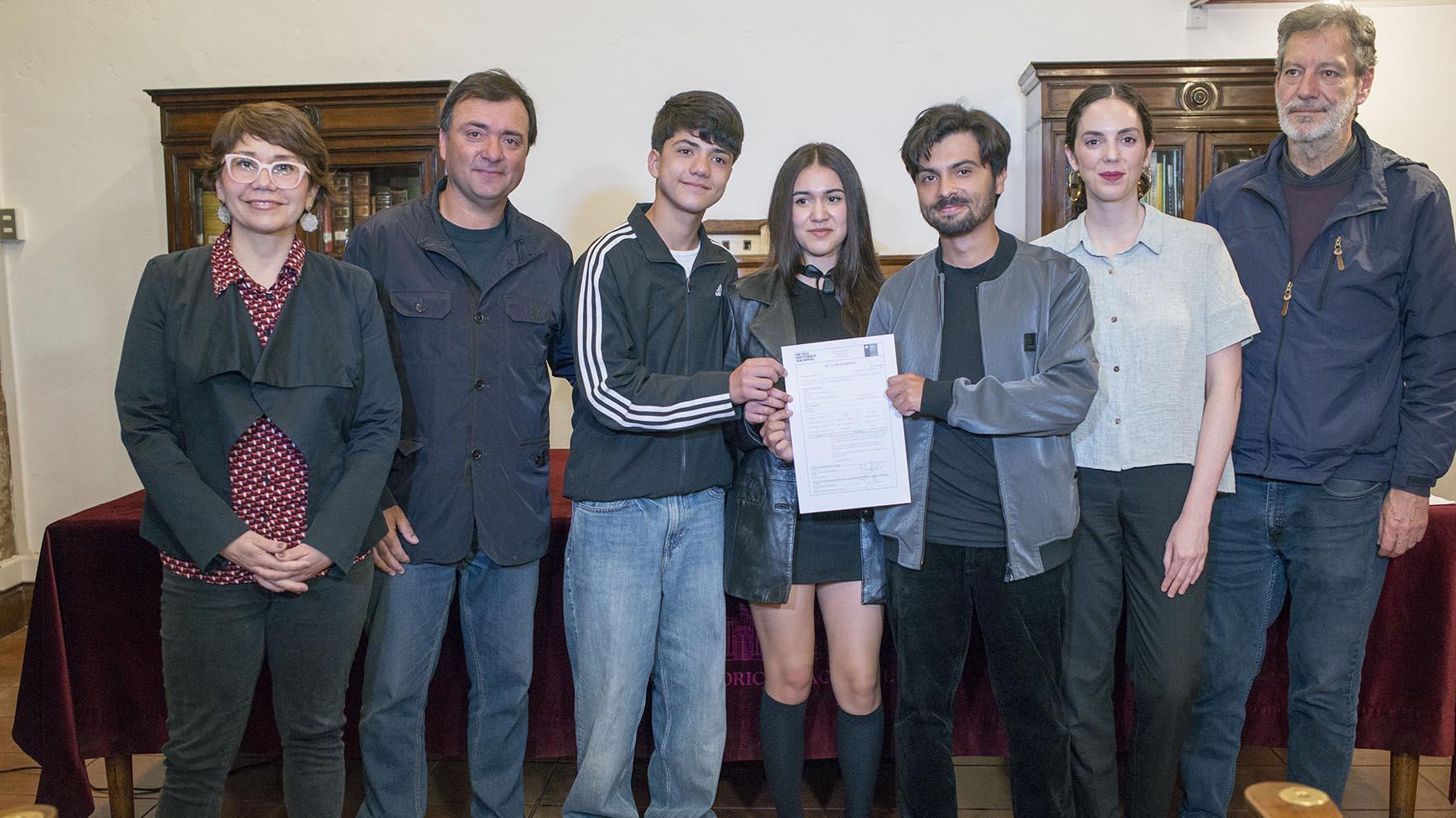 fotografía autoridades y familiares. Crédito: Claudio López 