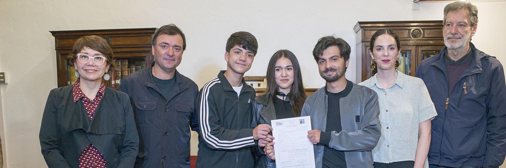 fotografía autoridades y familiares. Crédito: Claudio López 