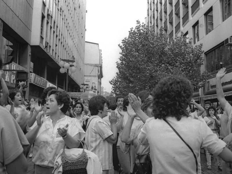 Mujeres protestando