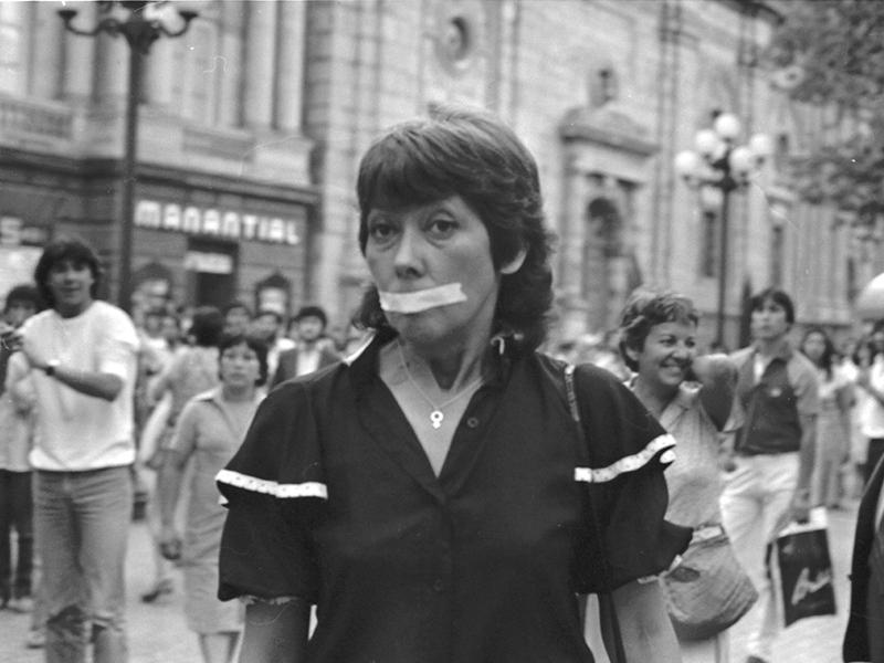 Mujeres por la Vida protestando contra la censura