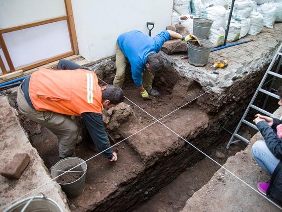 Excavación equipo Rubén Stehberg MNHN