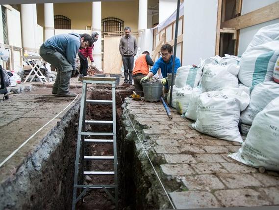 Excavación equipo Rubén Stehberg MNHN