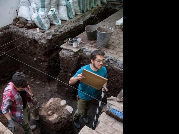 Excavación equipo Rubén Stehberg MNHN