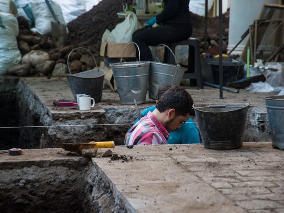 Excavación equipo Rubén Stehberg MNHN