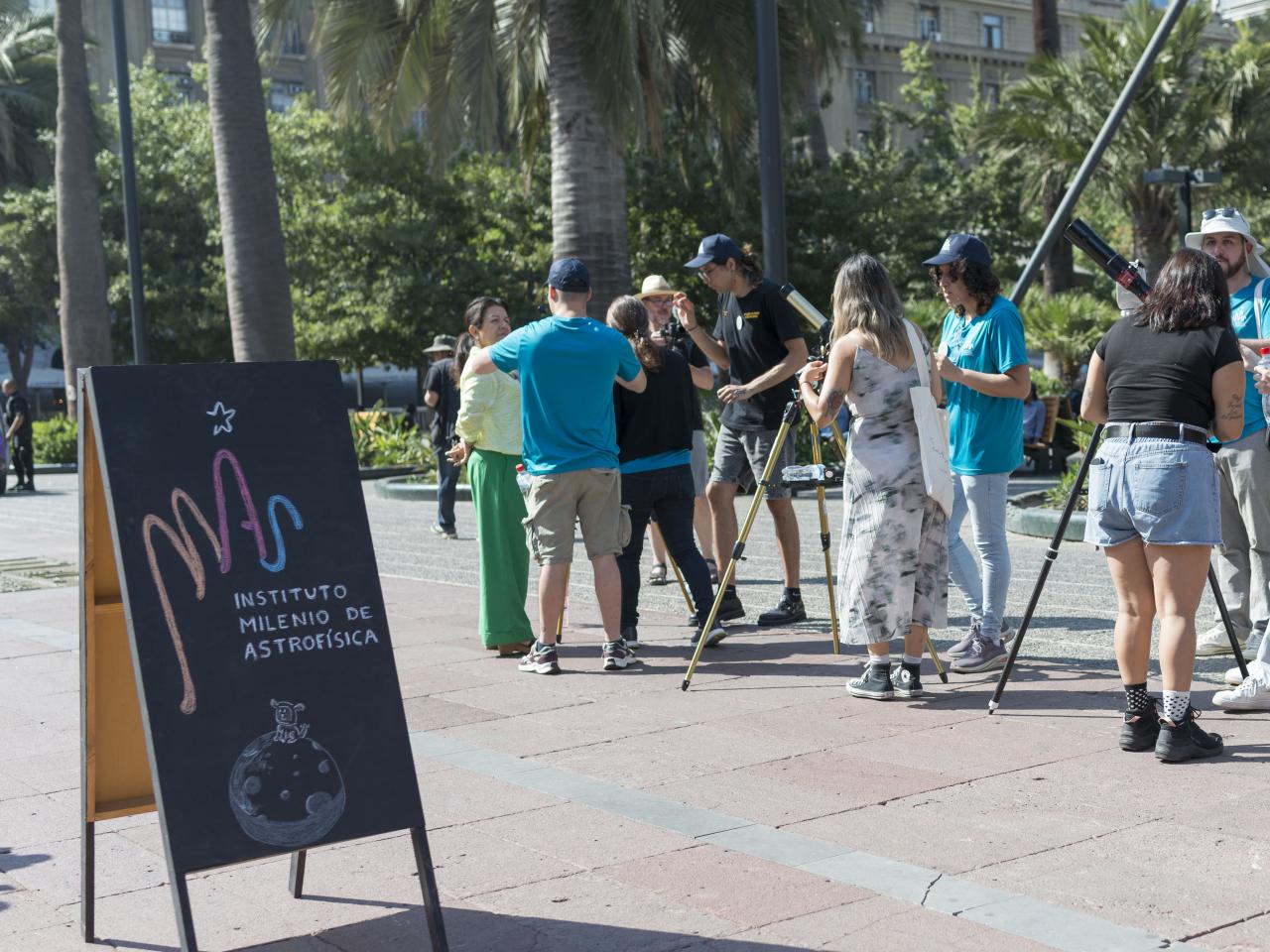 Observación solar con Telescopio en Plaza de Armas