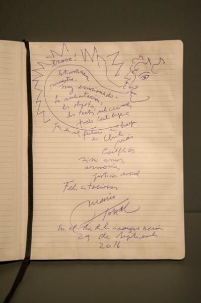 Firma de Mario Toral al libro de visita