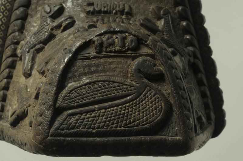 Estribo de baúl zoomorfo (detalle) Estribo de baúl zoomorfo (detalle)