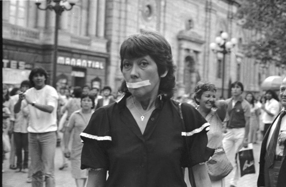 Mujeres por la Vida protestando contra la censura