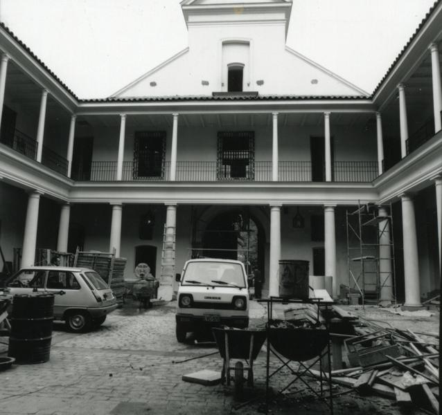 Edificio de la Real Audiencia inicio de obras de restauración, 1981 Edificio de la Real Audiencia inicio de obras de restauración, 1981