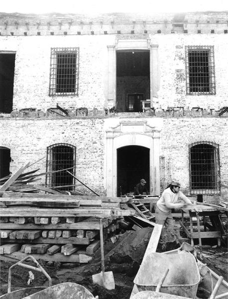 Edificio de la Real Audiencia inicio de obras de restauración, 1981 Edificio de la Real Audiencia inicio de obras de restauración, 1981
