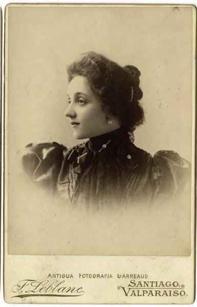 Retrato, Elena Serrano Squella