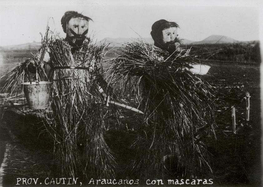 "Prov. Cautín, Araucanos con máscaras" "Prov. Cautín, Araucanos con máscaras"