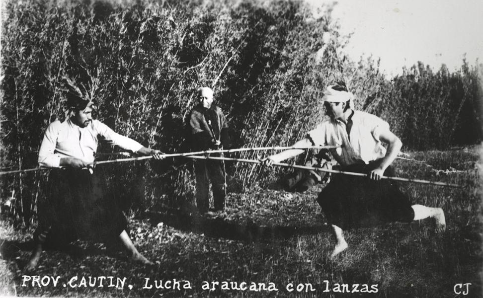"Prov. Cautín, Lucha araucana con lanzas" "Prov. Cautín, Lucha araucana con lanzas"