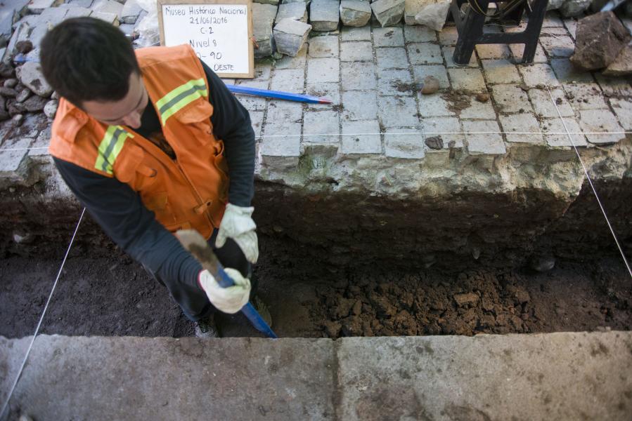 Excavación equipo Rubén Stehberg MNHN