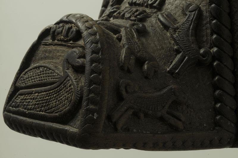 Estribo de baúl zoomorfo (detalle) Estribo de baúl zoomorfo (detalle)