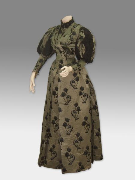 Vestido. 1891 Raso brocado, verde y negro