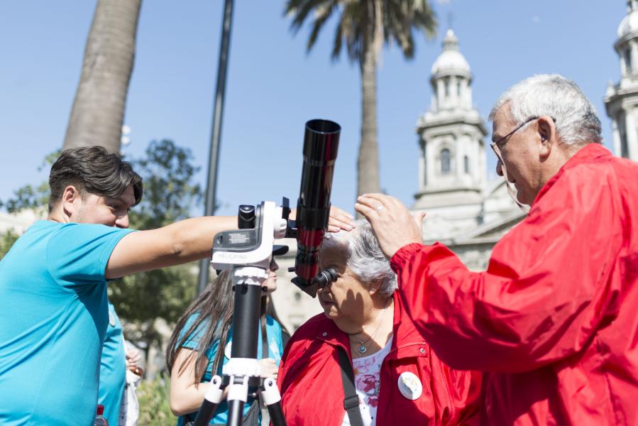 Observación solar con Telescopio en Plaza de Armas