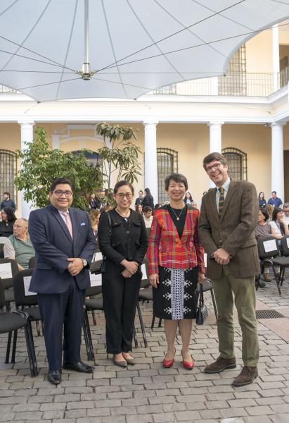 Autoridades del cuerpo diplomático de Filipinas y Perú