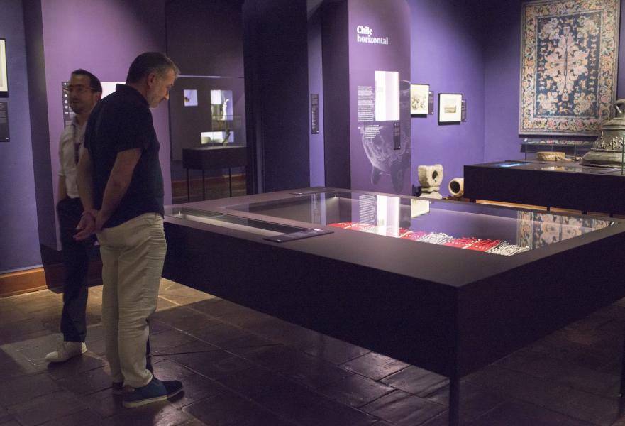 Autoridades y curadores de la muestra